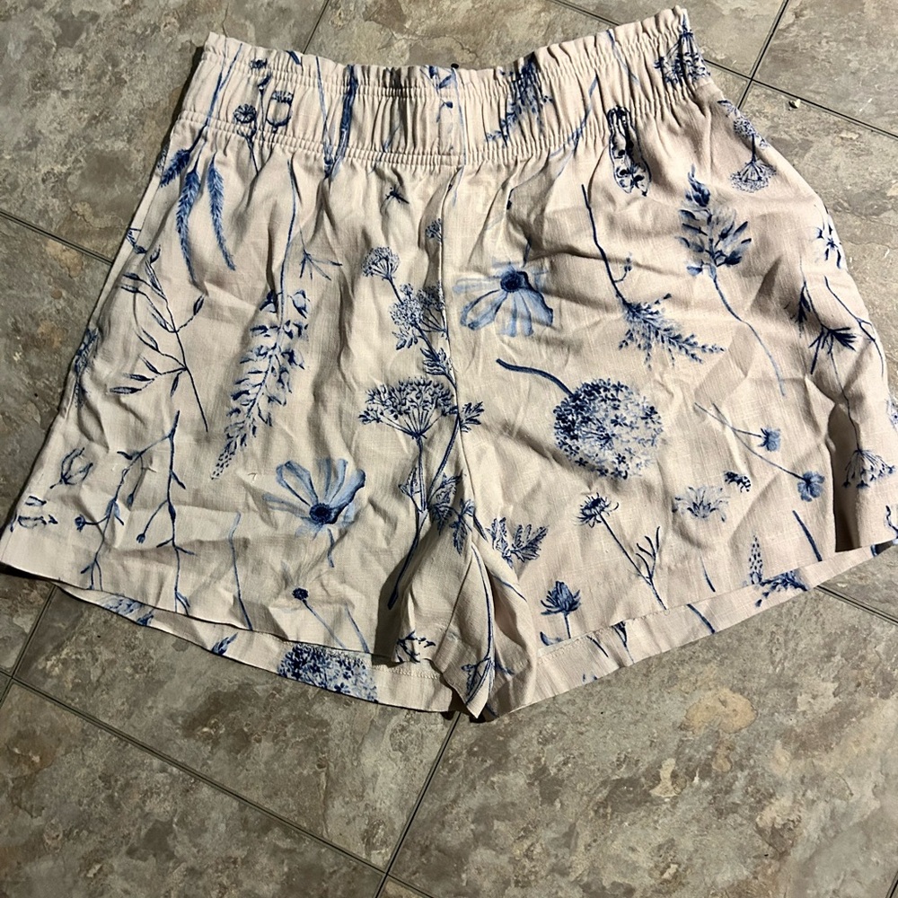 Floral Print Shorts in Blue and Cream